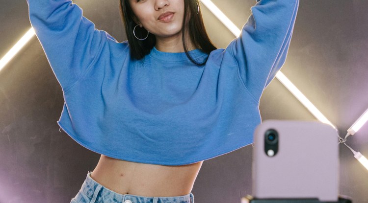 TikTok-ek zure aurpegian aldaketak egiten al ditu zauden tokiko kanon estetikoaren arabera?