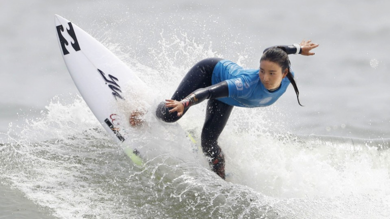 Tokioko Surf Olinpiadak benetako olatuekin Tokioko Surf Olinpiadak benetako olatuekin