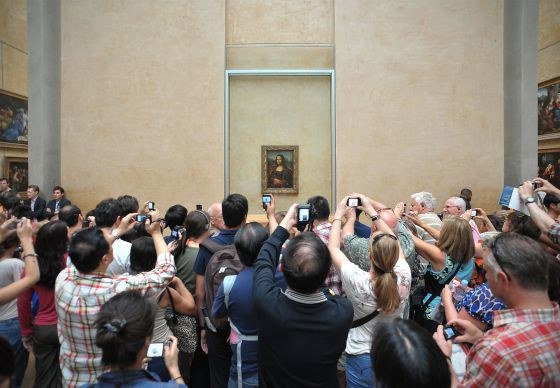 Turismo masiboak Louvre museoa itxi du Turismo masiboak Louvre museoa itxi du