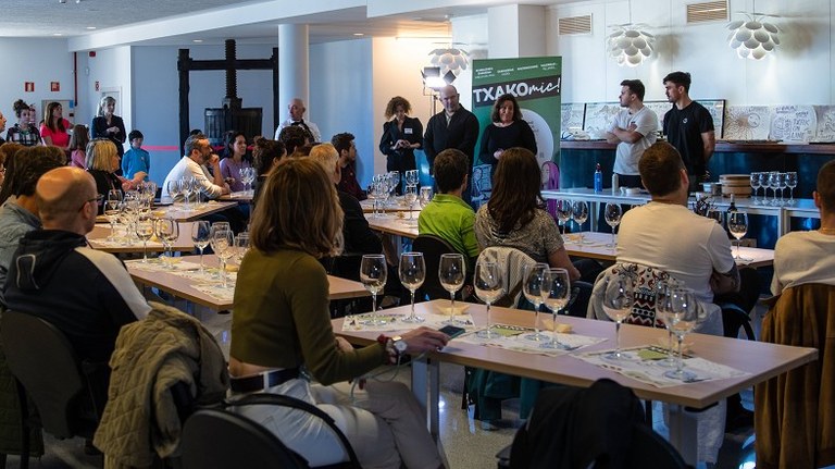 Txakolina eta ilustrazioa batzen dituzten jarduerak izango dira asteburuan Bakioko Txakolinaren museoan