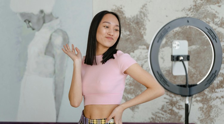 Txinak nahitaez bete beharko duten baldintza ezarri die influencerrei