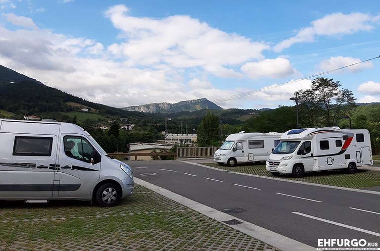 Furgonetan lo egiteko Euskal Herriko doako aparkalekuak