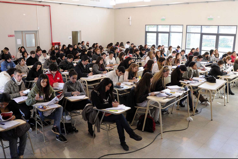 UEUk sustatutako graduondokoetan izena eman dezakezu UEUk sustatutako graduondokoetan izena eman dezakezu