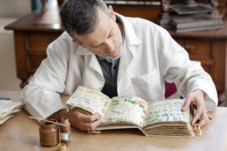 VOYNICH ESKUIZKRIBUAREN MISTERIOA: ARGITUTA? VOYNICH ESKUIZKRIBUAREN MISTERIOA: ARGITUTA?