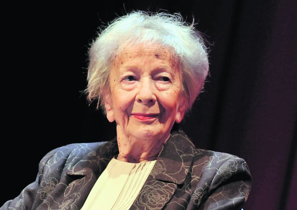 Wislawa Szymborska: Katua etxe hutsari begira Wislawa Szymborska: Katua etxe hutsari begira