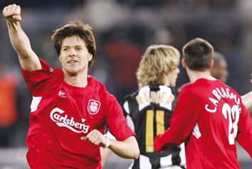 Xabi Alonso: Liverpooleko zaleak kantari entzunda, oilo ipurdia jarri zait askotan Xabi Alonso: Liverpooleko zaleak kantari entzunda, oilo ipurdia jarri zait askotan