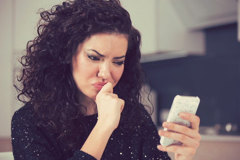 Zergatik haserretzen gaituzte WhatsAppeko puntu eta amaierek? Zergatik haserretzen gaituzte WhatsAppeko puntu eta amaierek?