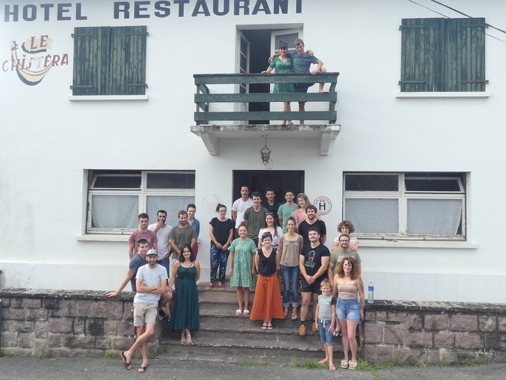 Zuberoako hotel zahar bat kultur gune bilakatu nahian dabiltza Zuberoako hotel zahar bat kultur gune bilakatu nahian dabiltza