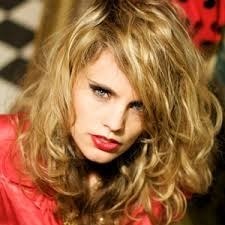 Anna Calvi, Anari eta Bill Ryder Jones zuzenean ikusi nahi dituzu? Anna Calvi, Anari eta Bill Ryder Jones zuzenean ikusi nahi dituzu?