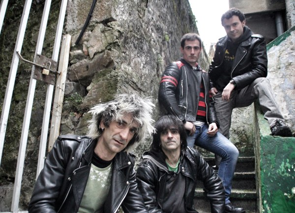 Xaiko eta Txapelpunk entzutera joan nahi duzu? Xaiko eta Txapelpunk entzutera joan nahi duzu?
