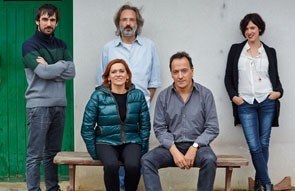 ‘Zazpi aldiz elur (Mikel Laboa elurretan)’ ikustera joan nahi duzu? ‘Zazpi aldiz elur (Mikel Laboa elurretan)’ ikustera joan nahi duzu?
