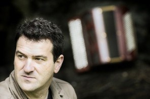'Zeru horren infernuak' musika emanaldia ikusi nahi duzu? 'Zeru horren infernuak' musika emanaldia ikusi nahi duzu?