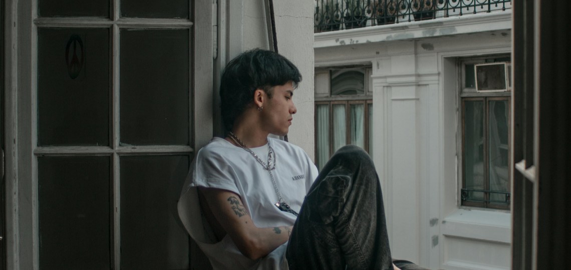 Dolua egiten ari denari esan behar ez zaiona