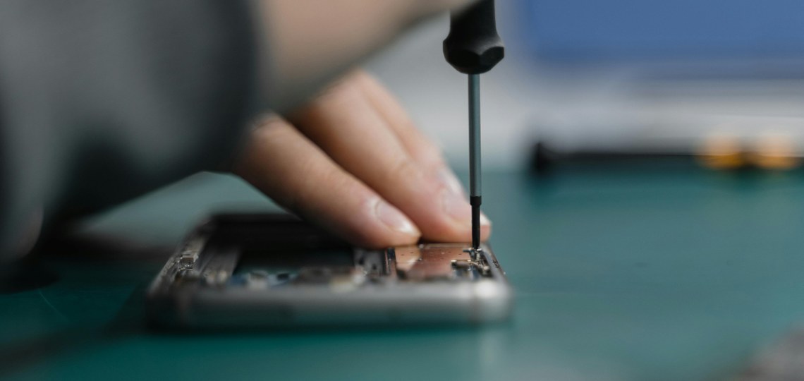 2027tik aurrera bueltan izango dira bateria erauzgarria duten mugikorrak