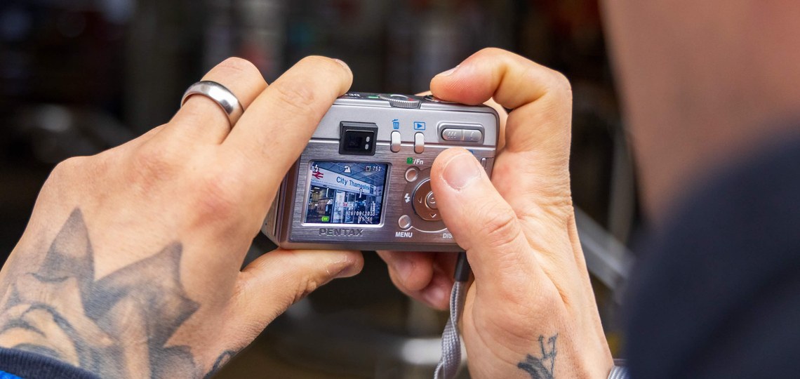 Smartphonen garaian, kamera digitalak bueltan dira