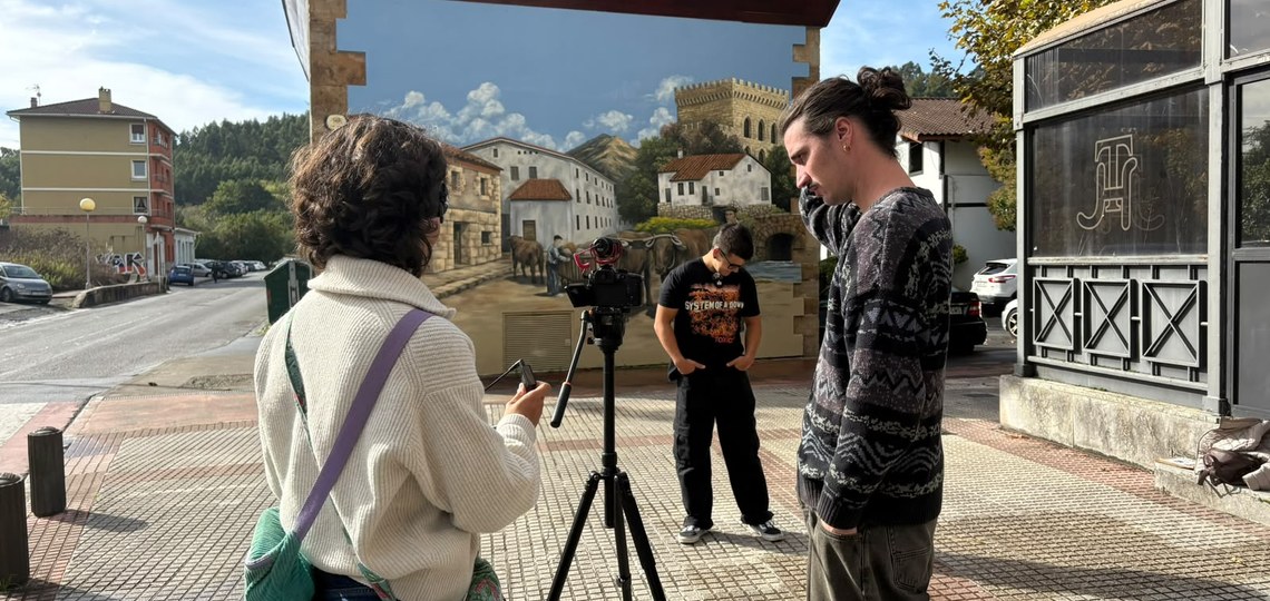 Euskal Herriko gazteen ahotsa bilduko duen 'Eta zuk?' ikus-entzunezko proiektua abian da